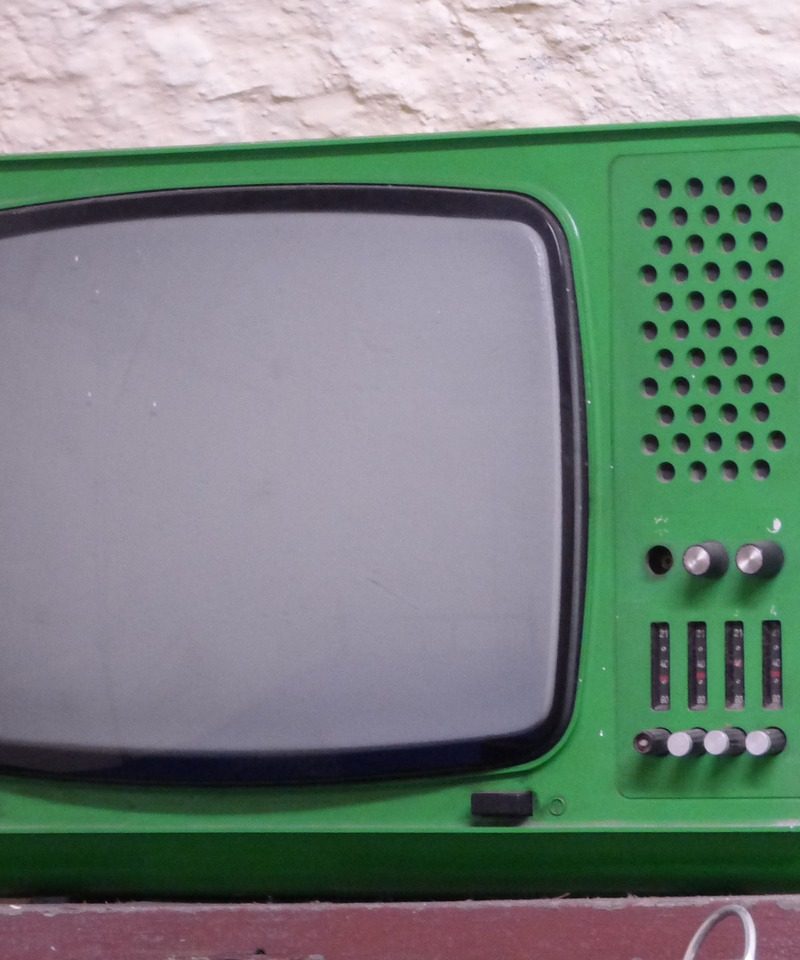 W obecnych czasach niezwykle sporo osób poświęca swój wolny czas przed telewizorem